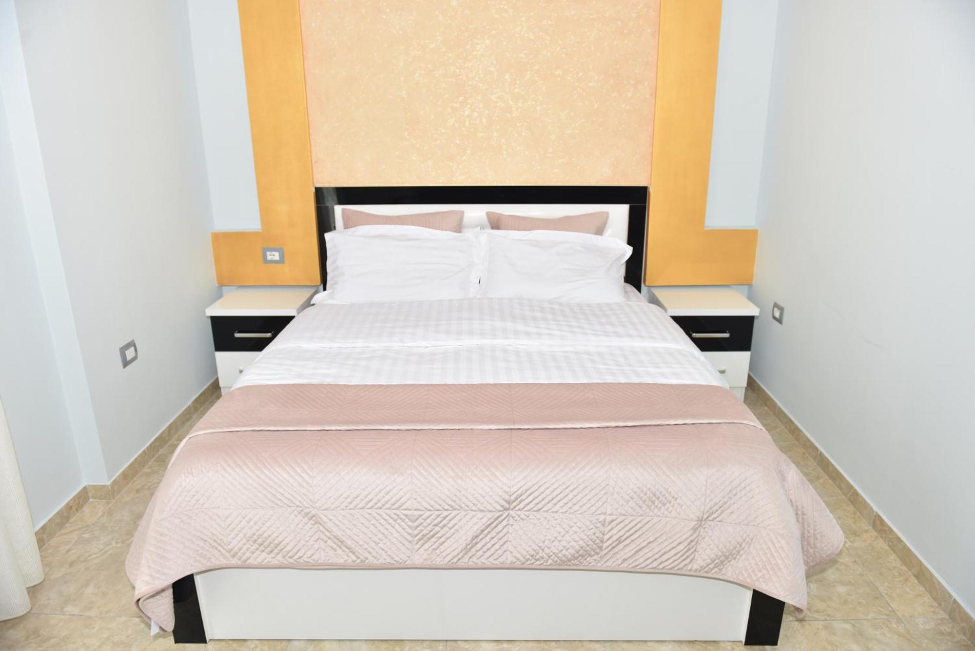 Hotel Termal Peshkopi エクステリア 写真