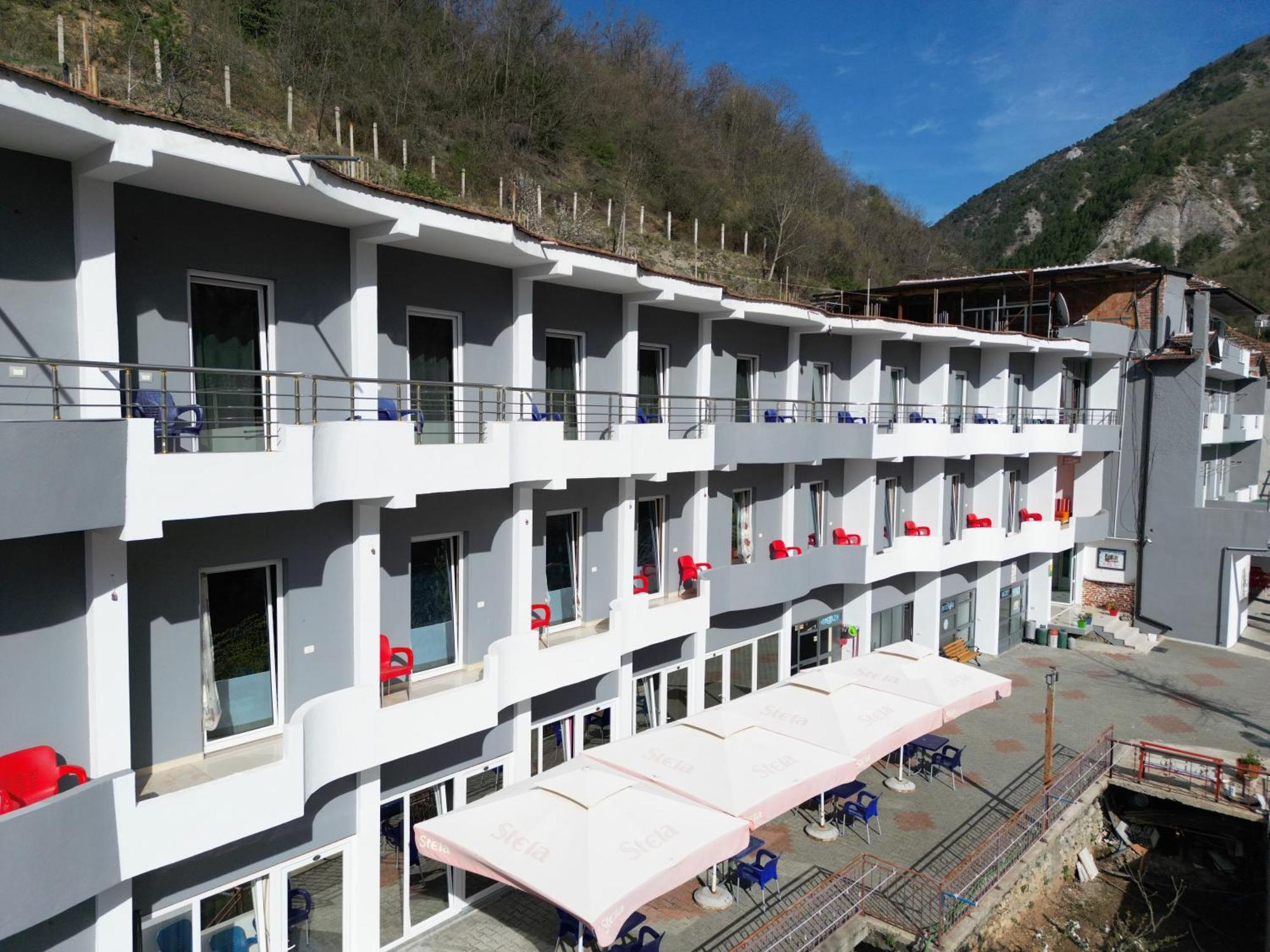 Hotel Termal Peshkopi エクステリア 写真