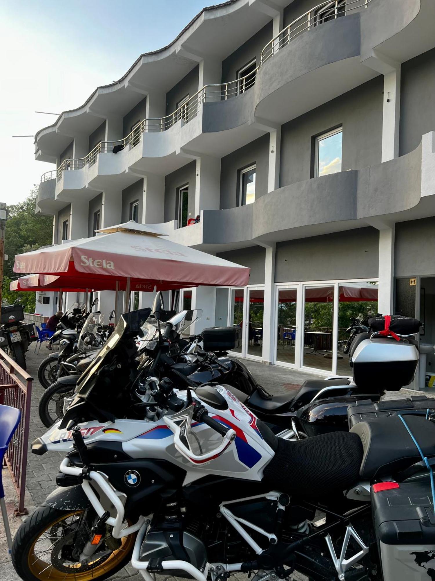 Hotel Termal Peshkopi エクステリア 写真