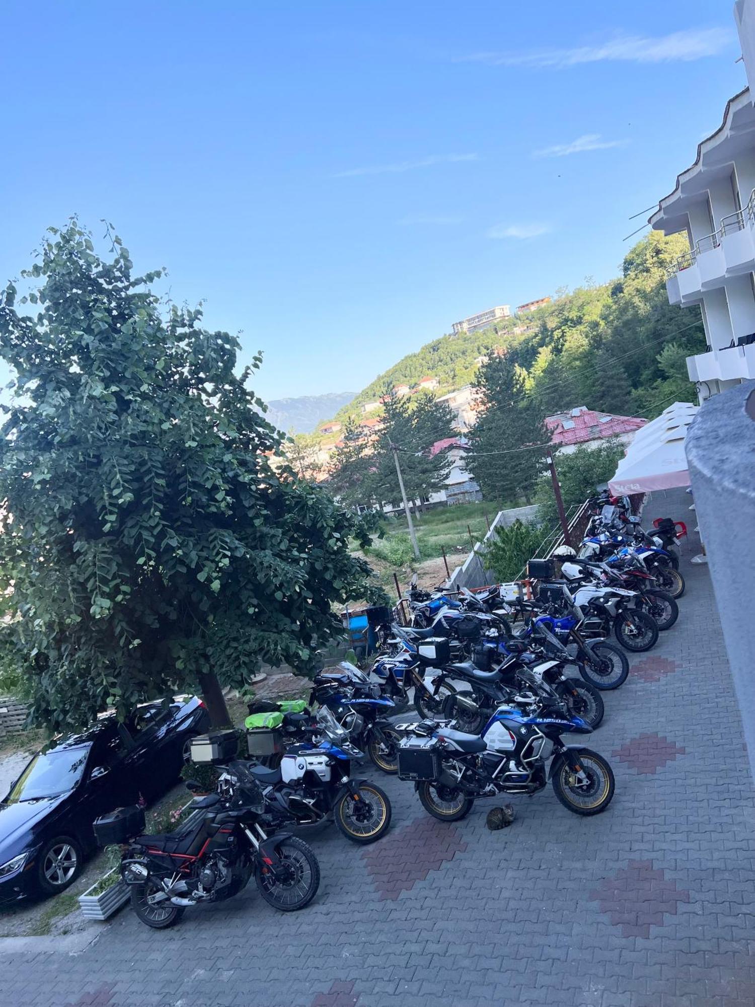 Hotel Termal Peshkopi エクステリア 写真